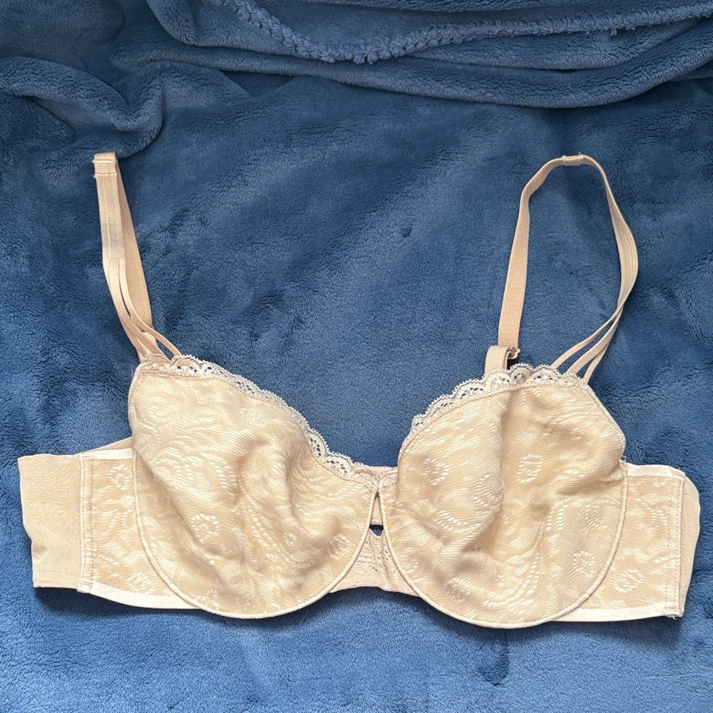Soma Lace Accent Bra in Cream